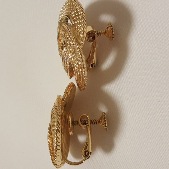 Napier Gold Tone Large Knot Clip-On Earrings VTG - Picture 3 of 16